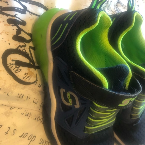 Boys sneakers - Picture 3 of 4